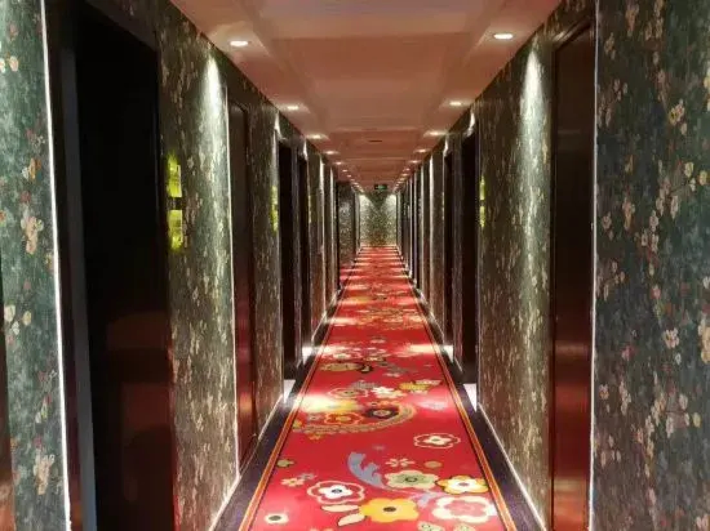 Blue Magpie Holiday Hotel