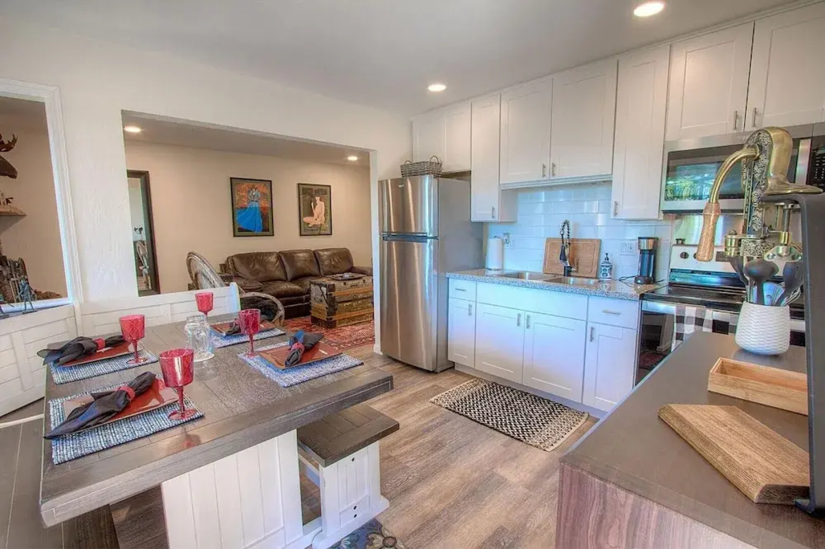 Awesome Dawson 1 Bedroom Condo by RedAwning