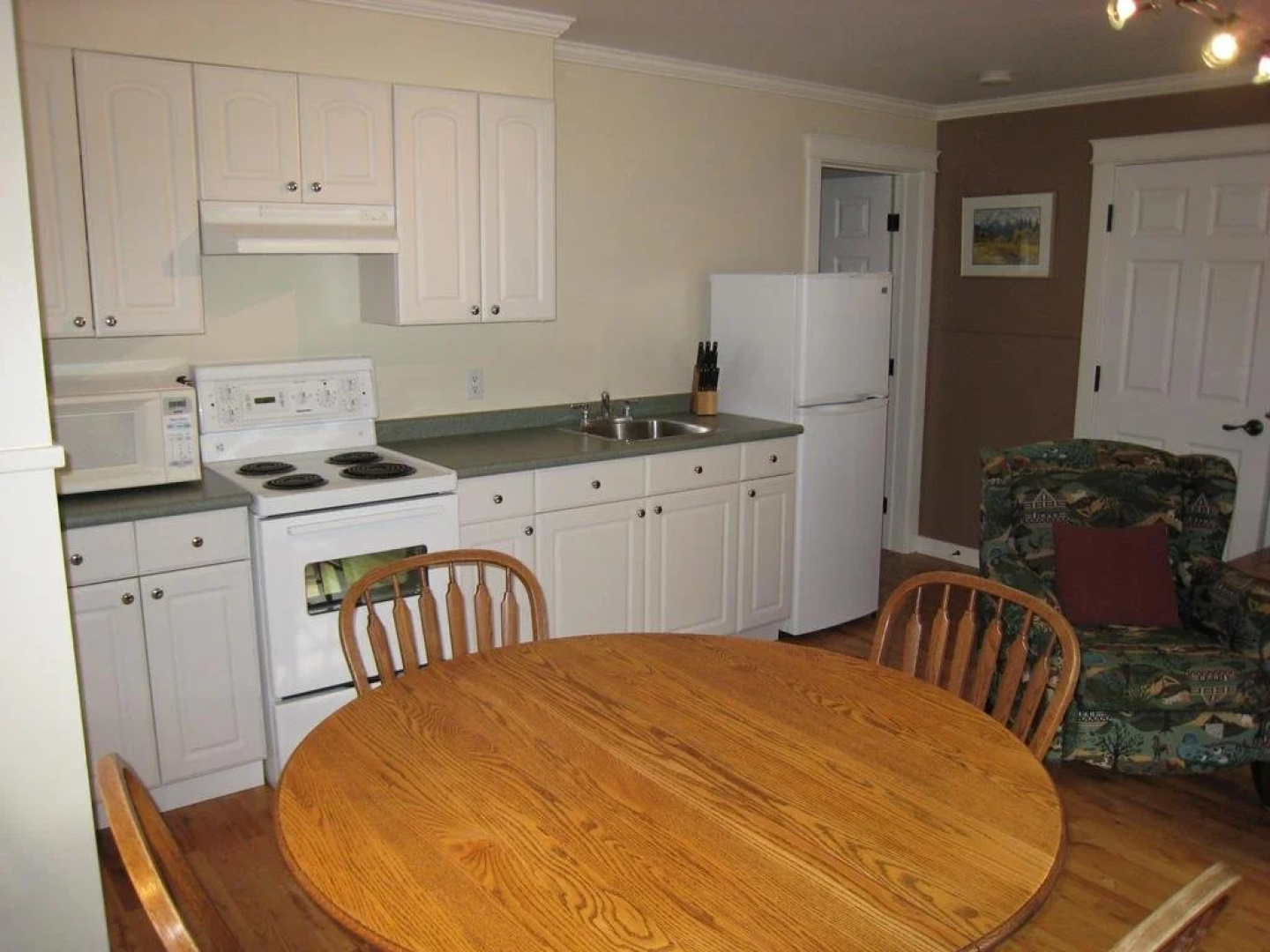 Canadian Rockies Inn - Adults only