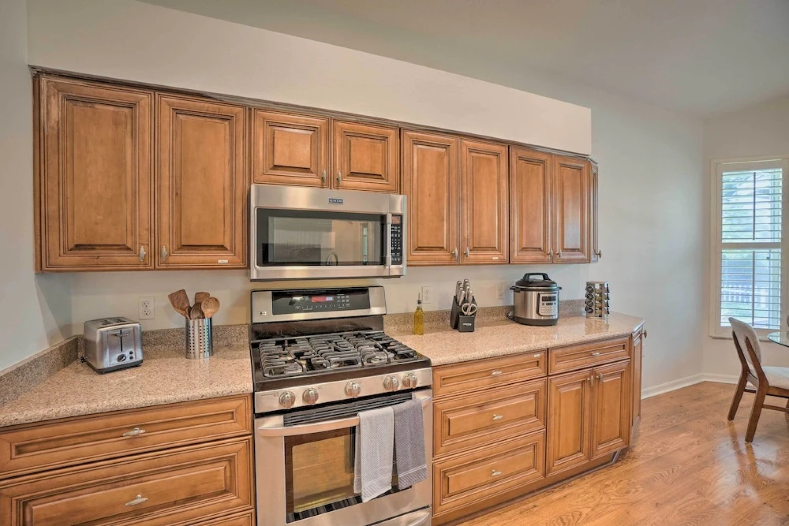 Sunny Brandon Getaway w/ Fire Pit!