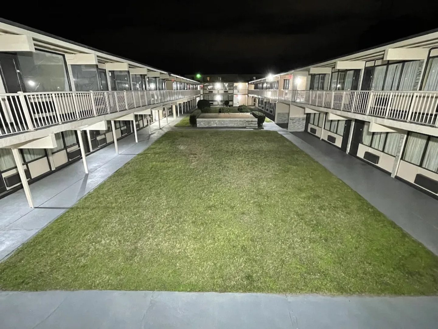 James River Inn & Suites