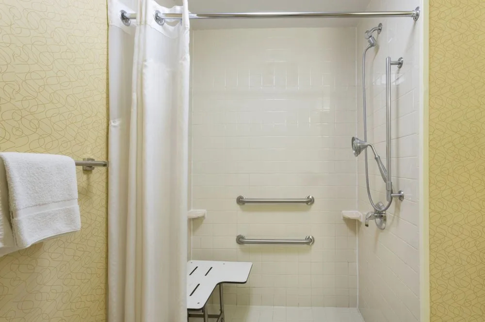 Holiday Inn Express & Suites Tower Center New Brunswick