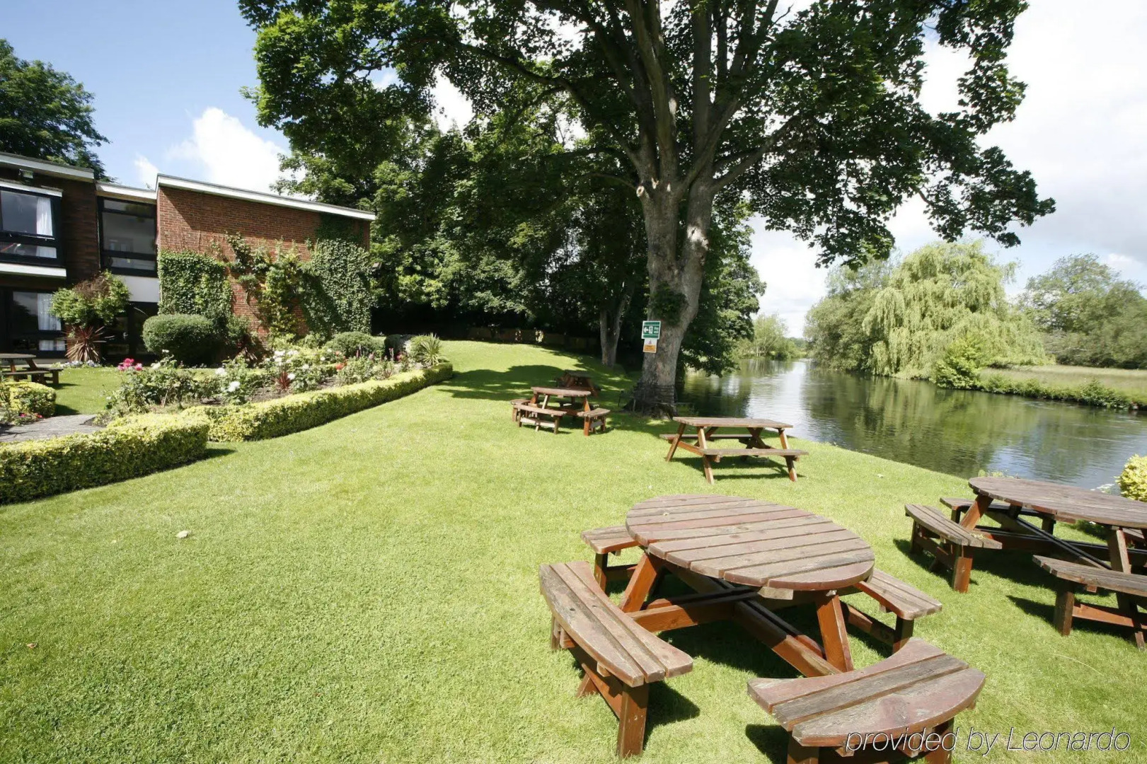 Legacy Rose and Crown Hotel