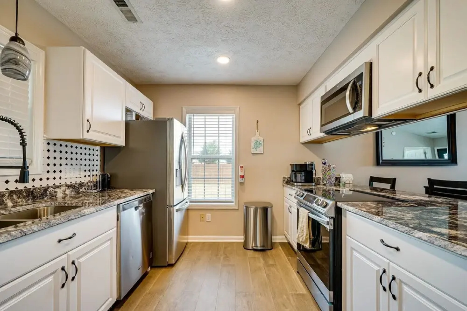 Wilmington Home ~ 7 Mi to Wrightsville Beach!