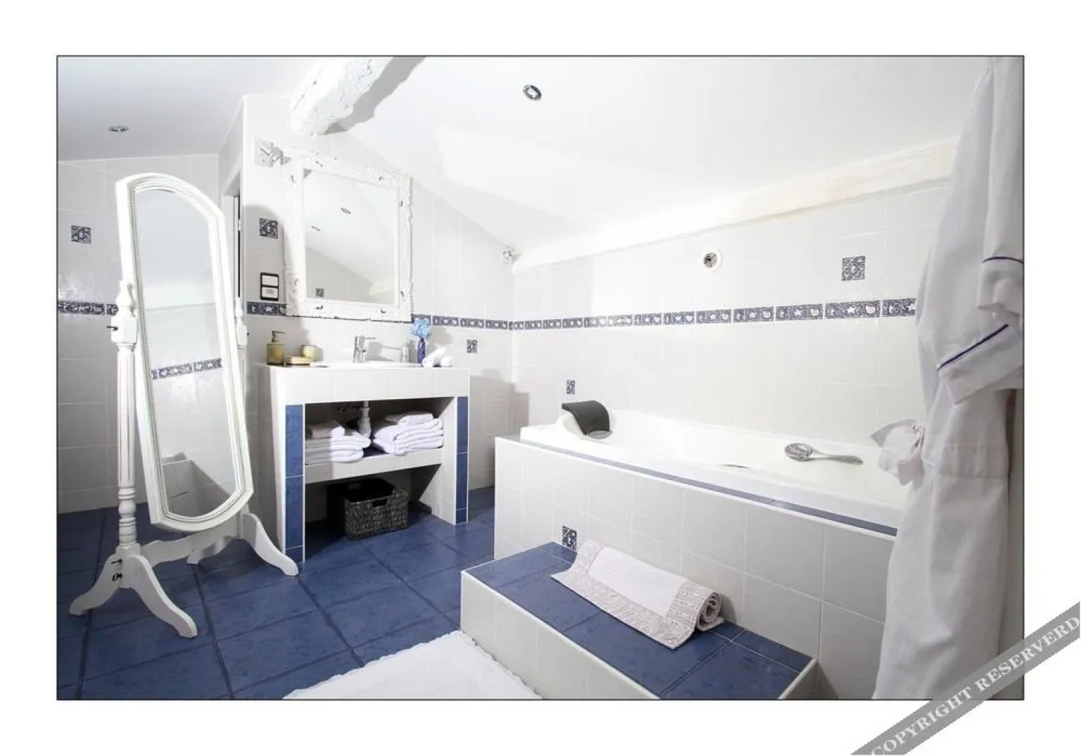 Villa Aimee Luxury Apartments With Heated Pool