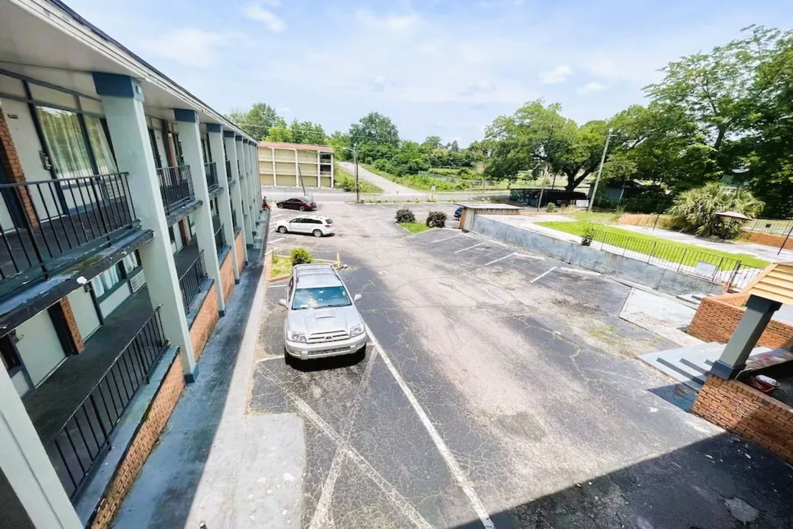 Palmetto Inn & Suites