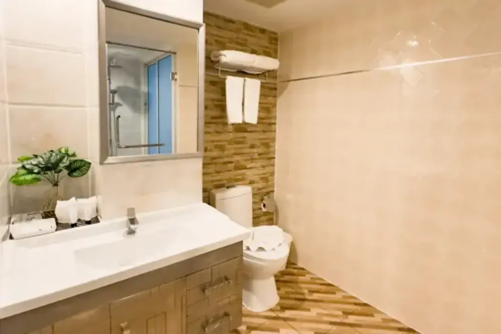 Golden Empire Suvarnabhumi Hotel