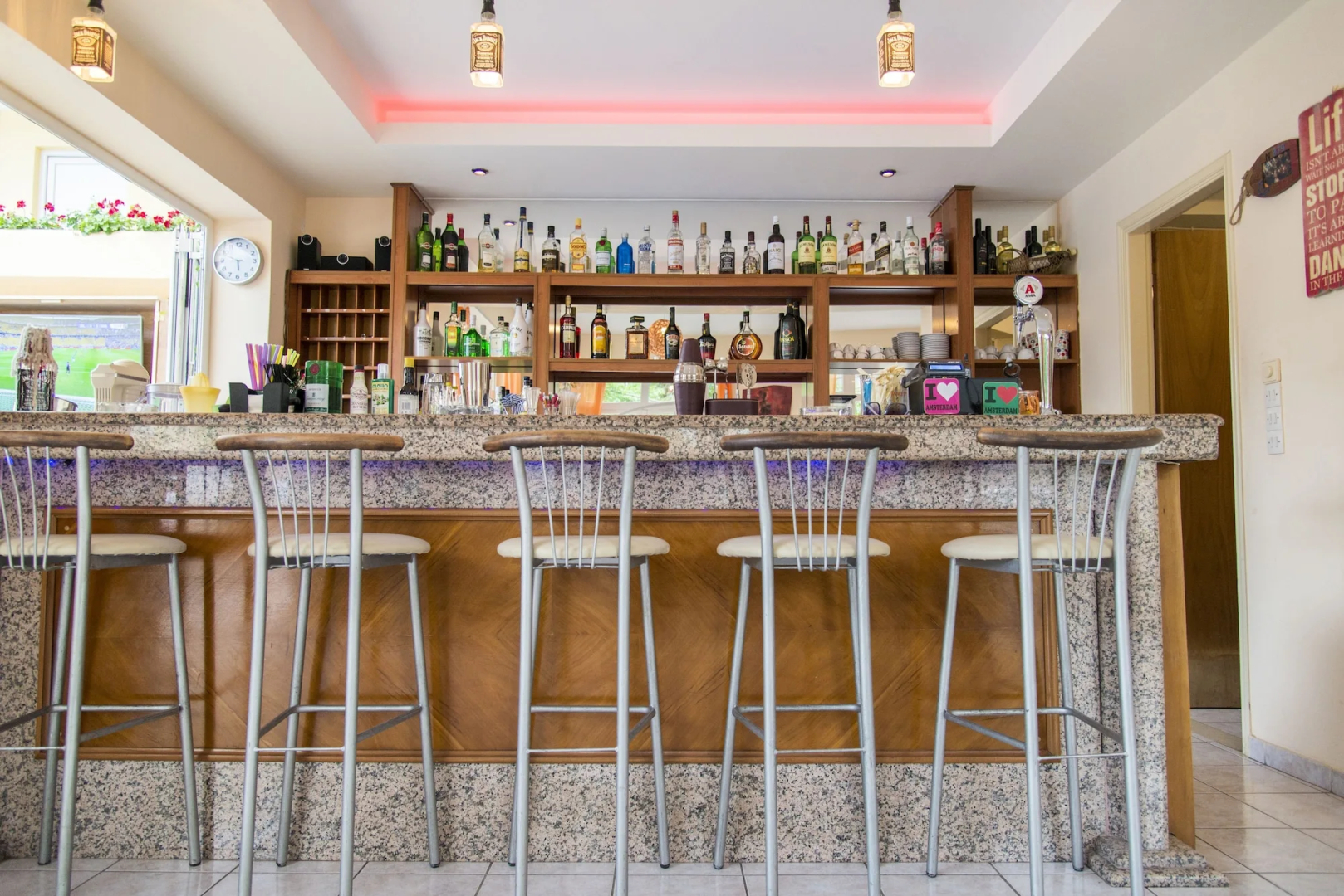 Erato Studios & Apartments