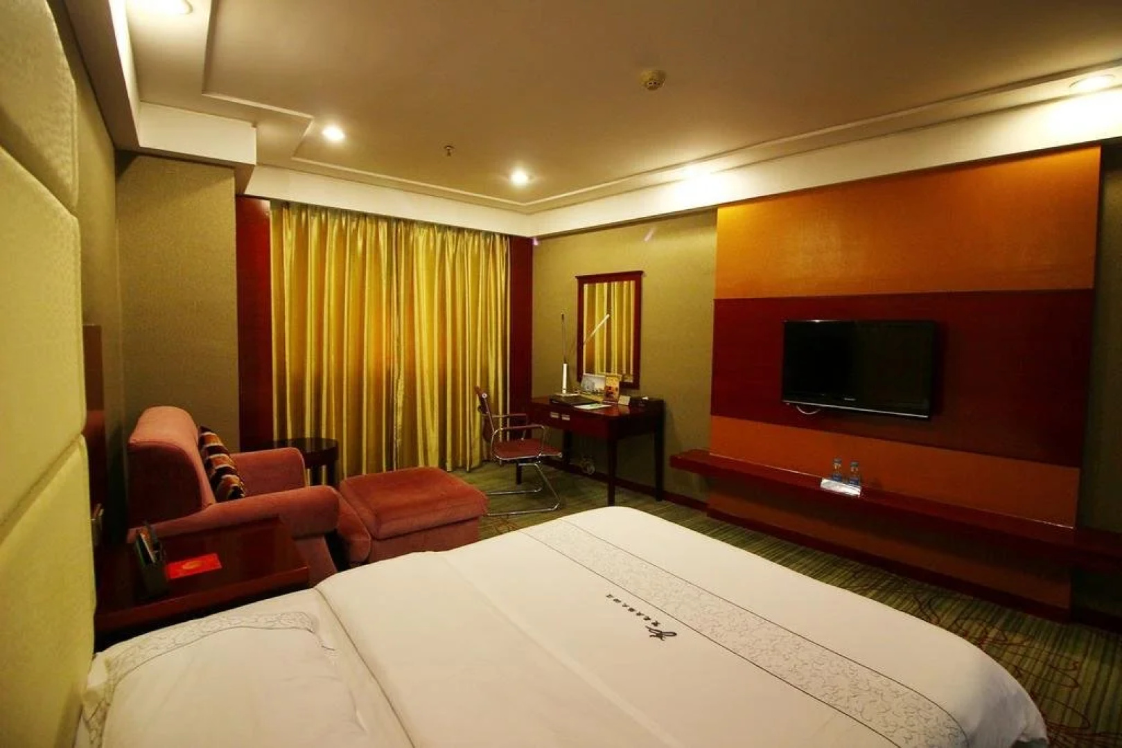 Shuanglong Plaza Hotel