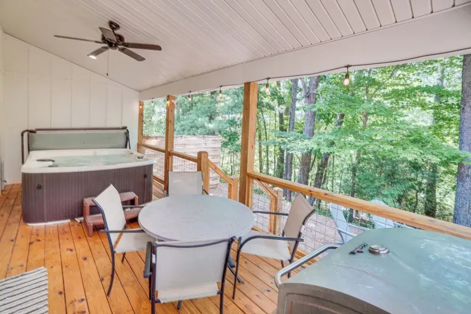 Hot Tub & EV Charger: Helen Getaway w/ Views!