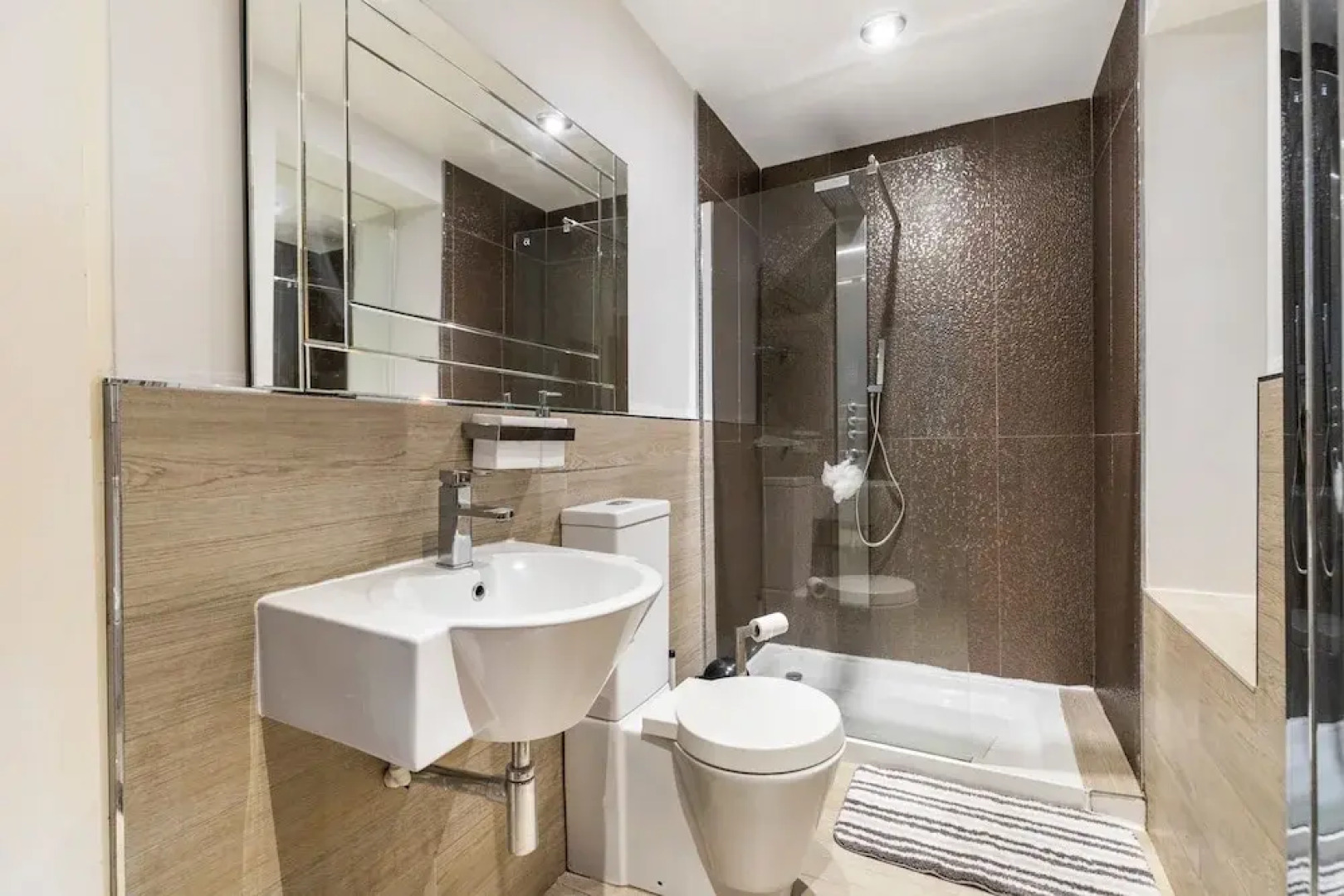 Country Farmhouse, Sleeps 13 & New 8seater Hot Tub