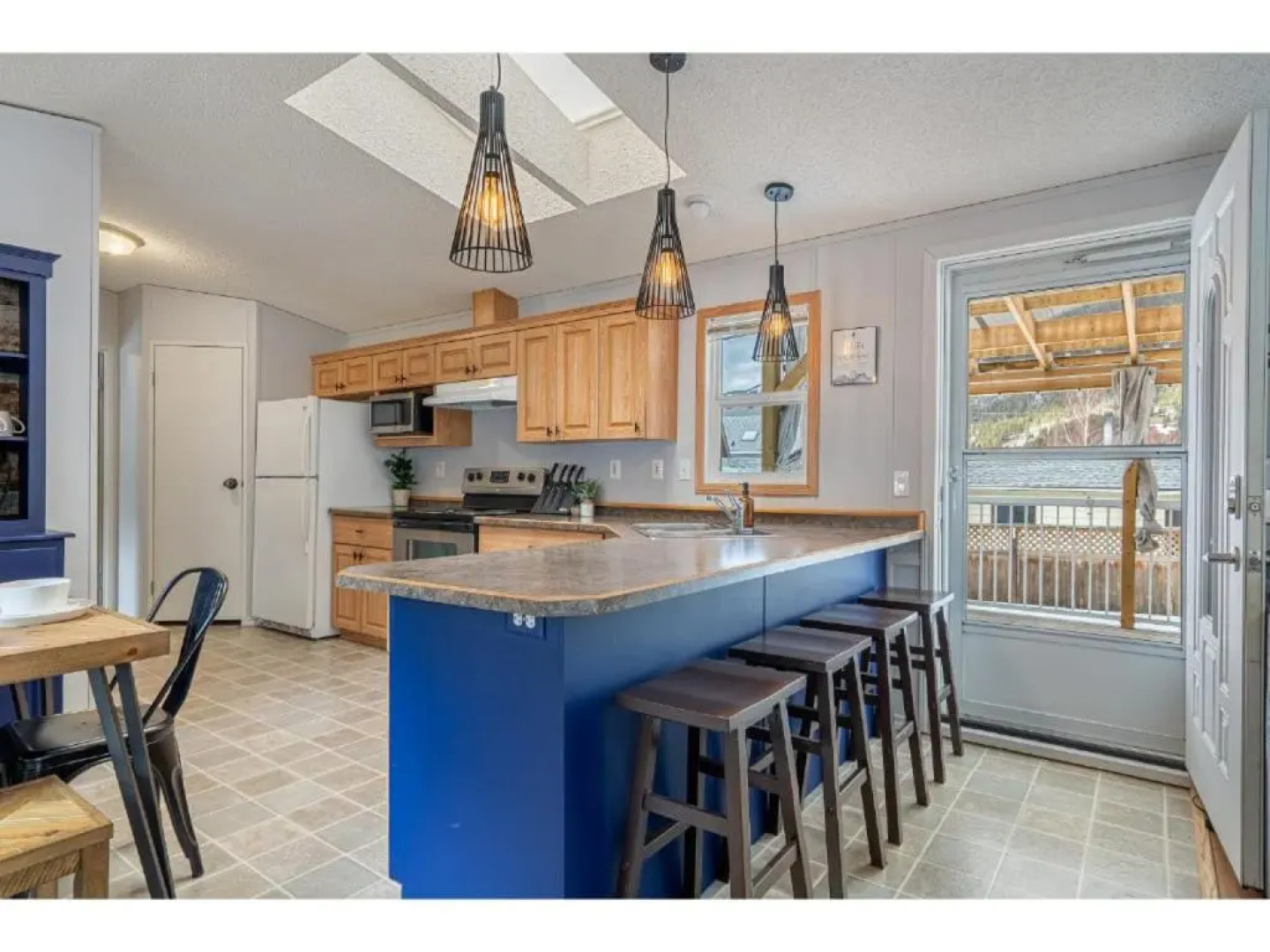 Mountain Time I Powderkeg I Firepit l King Bed