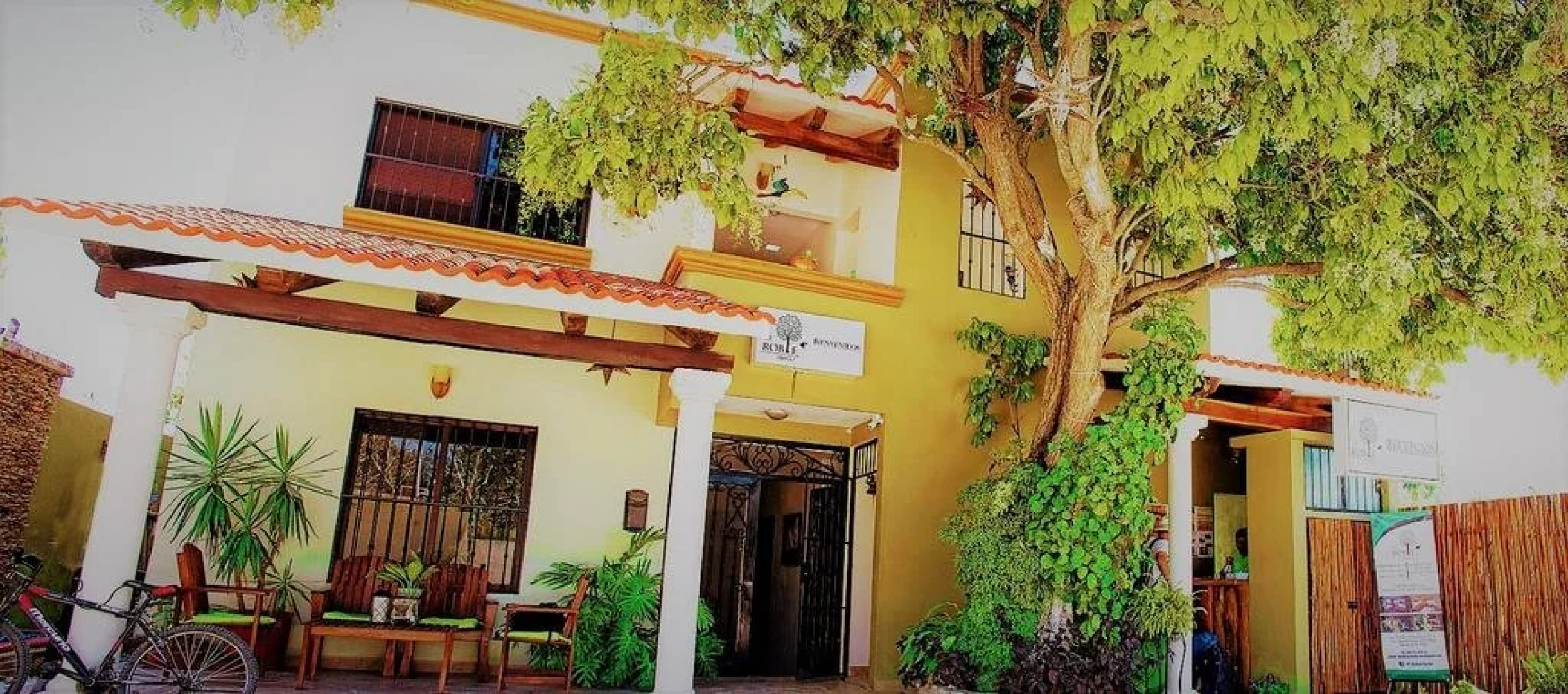 El Roble Hotel
