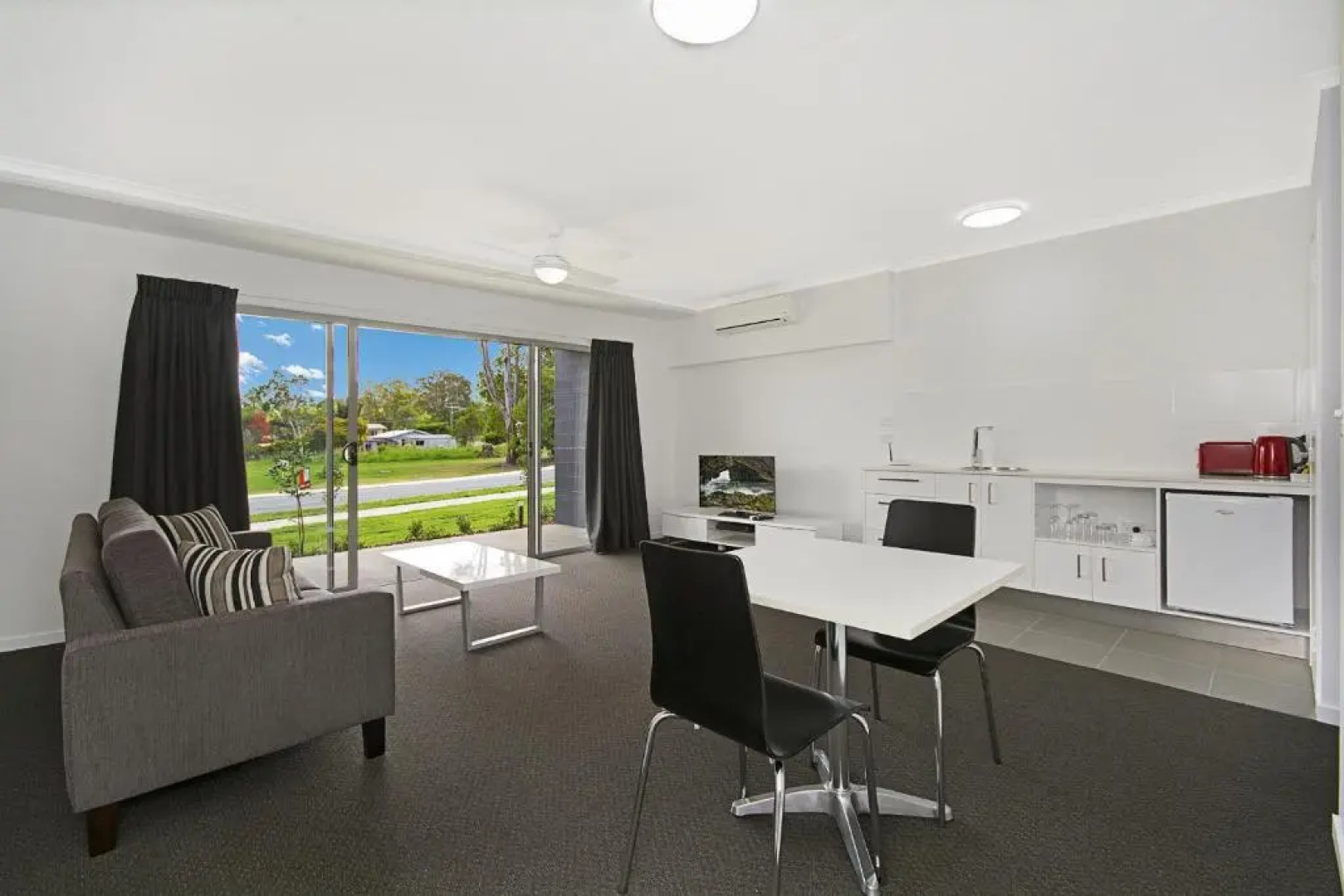Cooroy Luxury Motel Apartments