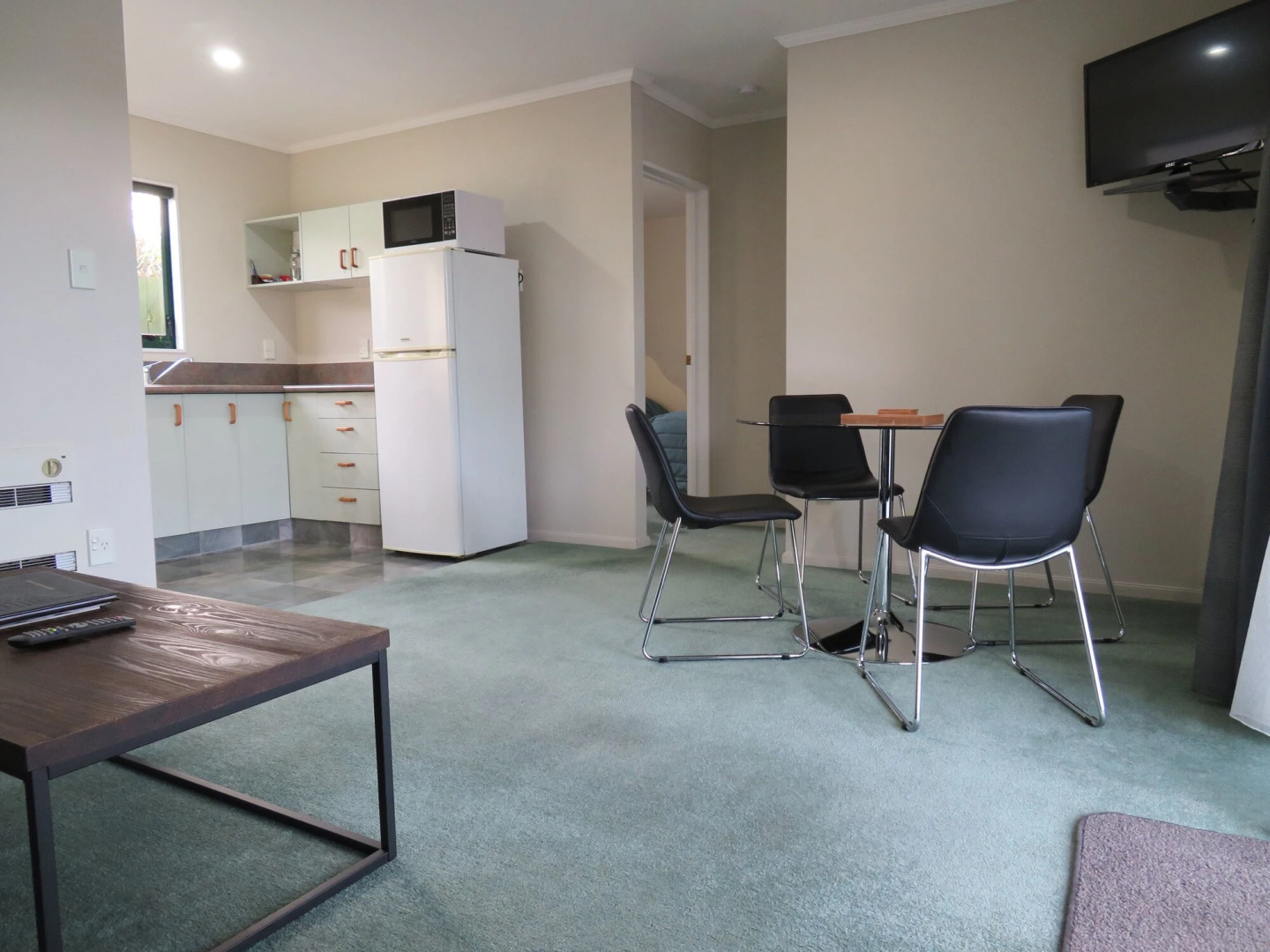 Commodore Court Motel