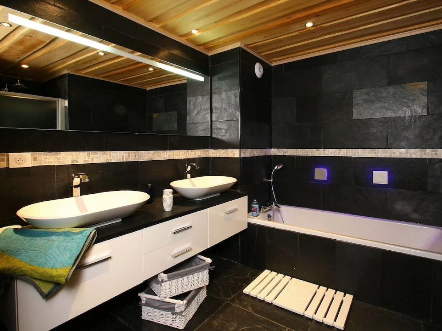 Authentic Chalet With a Fireplace at 500 m From the ski Lift