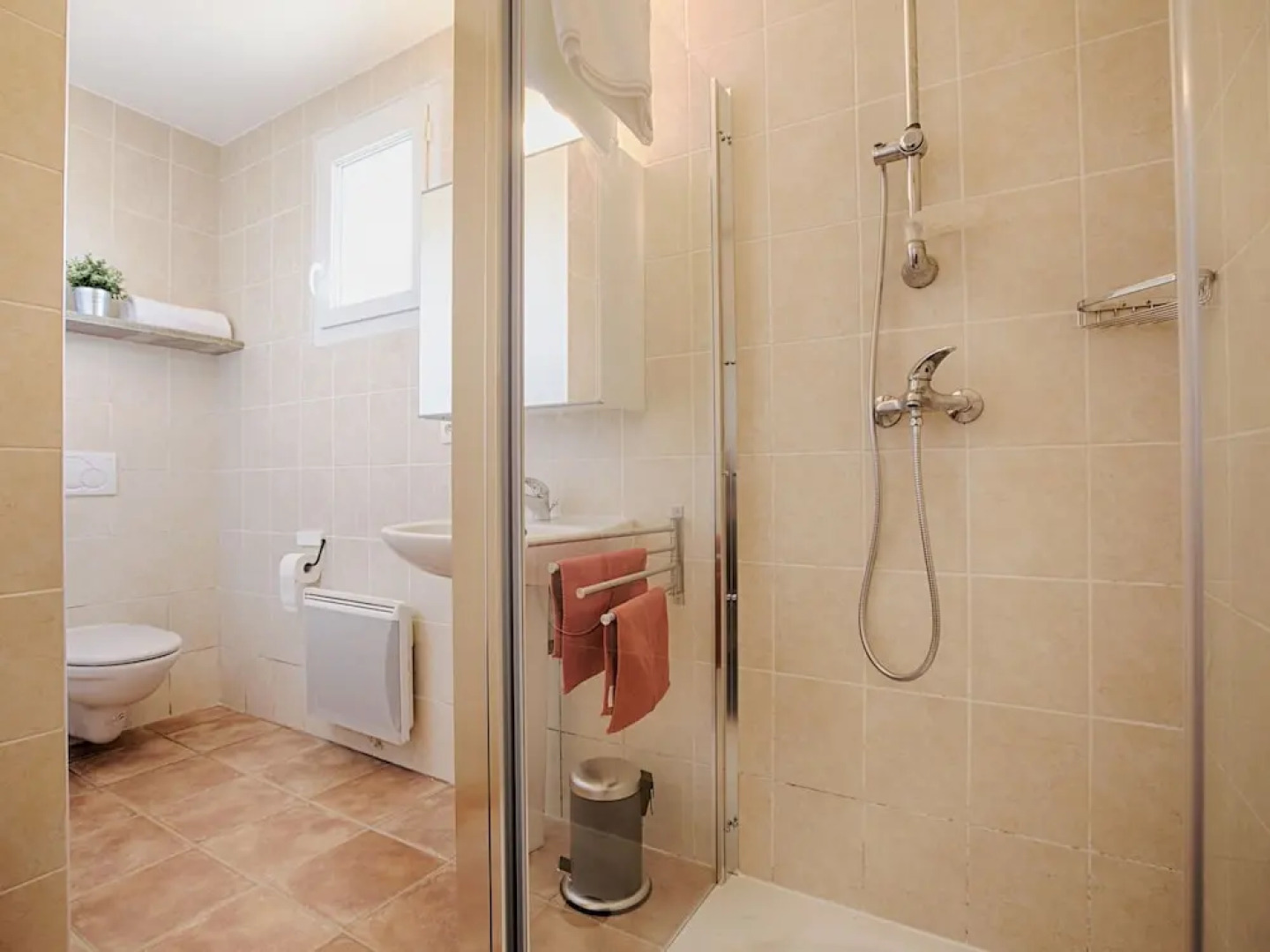 Beautifully located holiday villa with private swimming pool and lovely view!