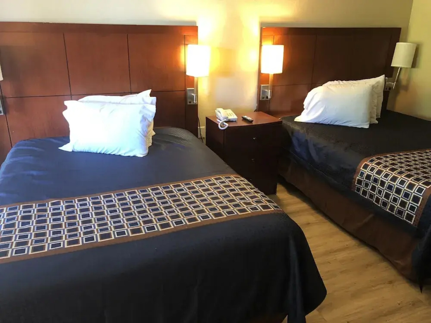 Inn Between The Hedges