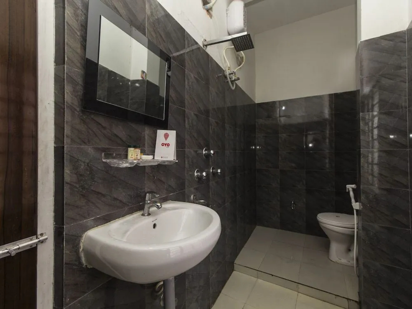 OYO 14331 Hotel Aquarium