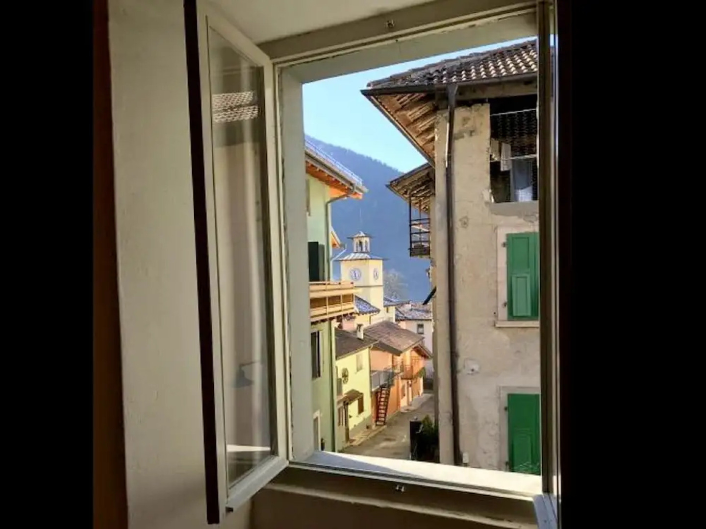 Apartment in the Historic Center of Locca, not far From the Lake