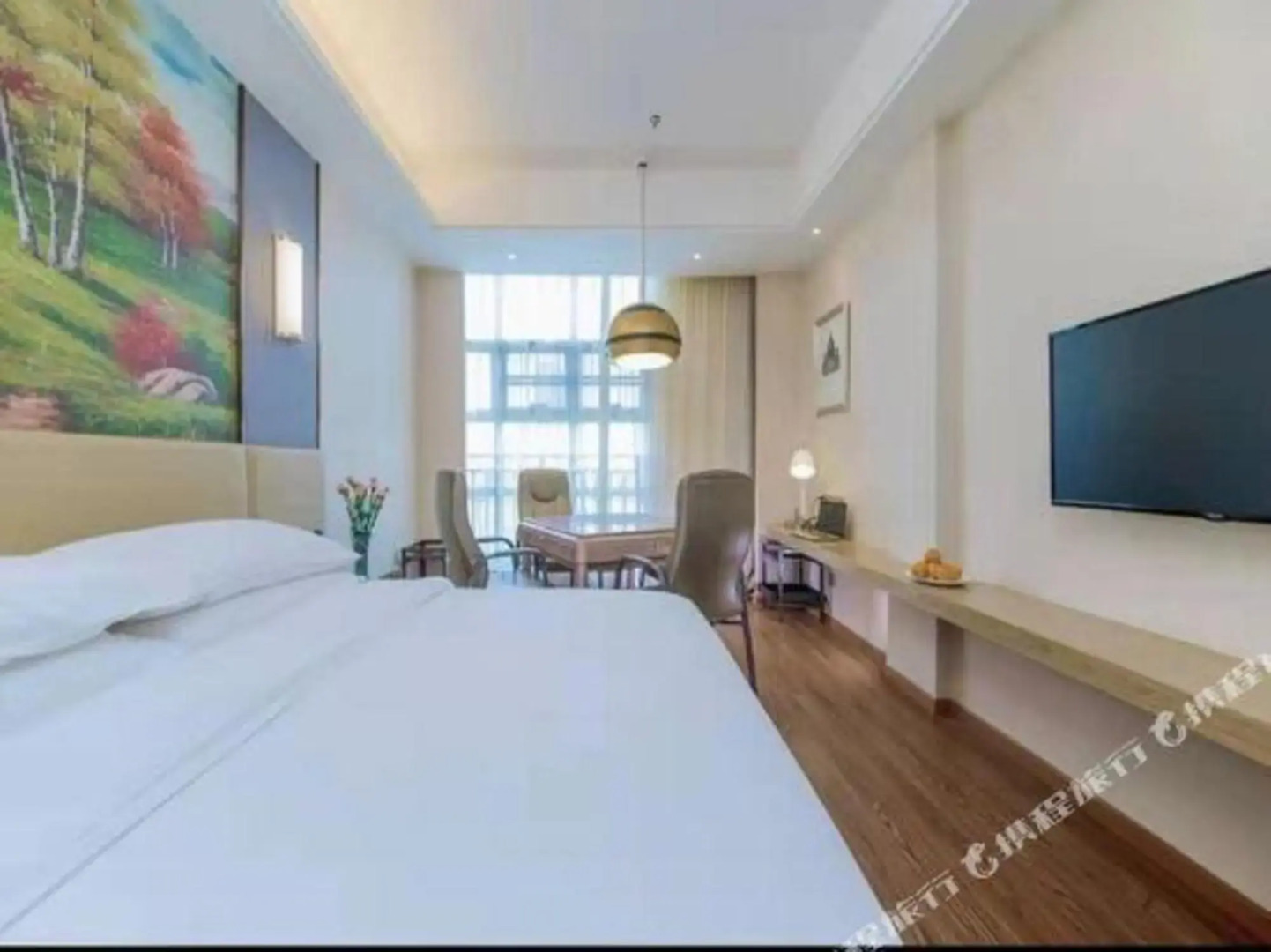 Yicheng Lanbowan Hotspring Holiday Hotel