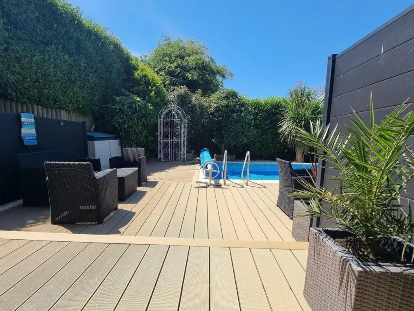 Beautiful apartment with private pool near Tenby