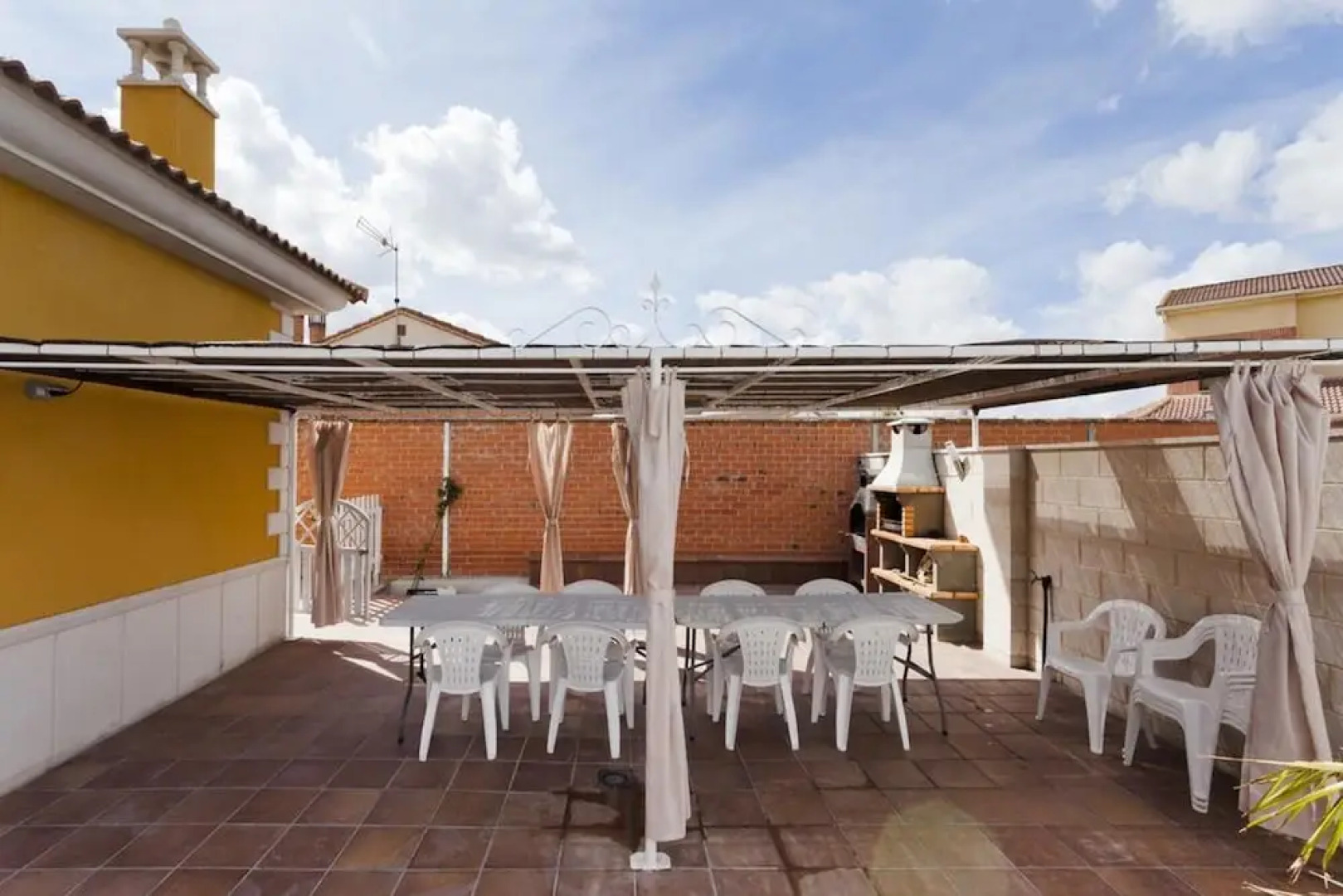 House With 6 Rooms in Nava de la Asunción, With Private Pool, Terrace, Enclosed Garden and Wifi