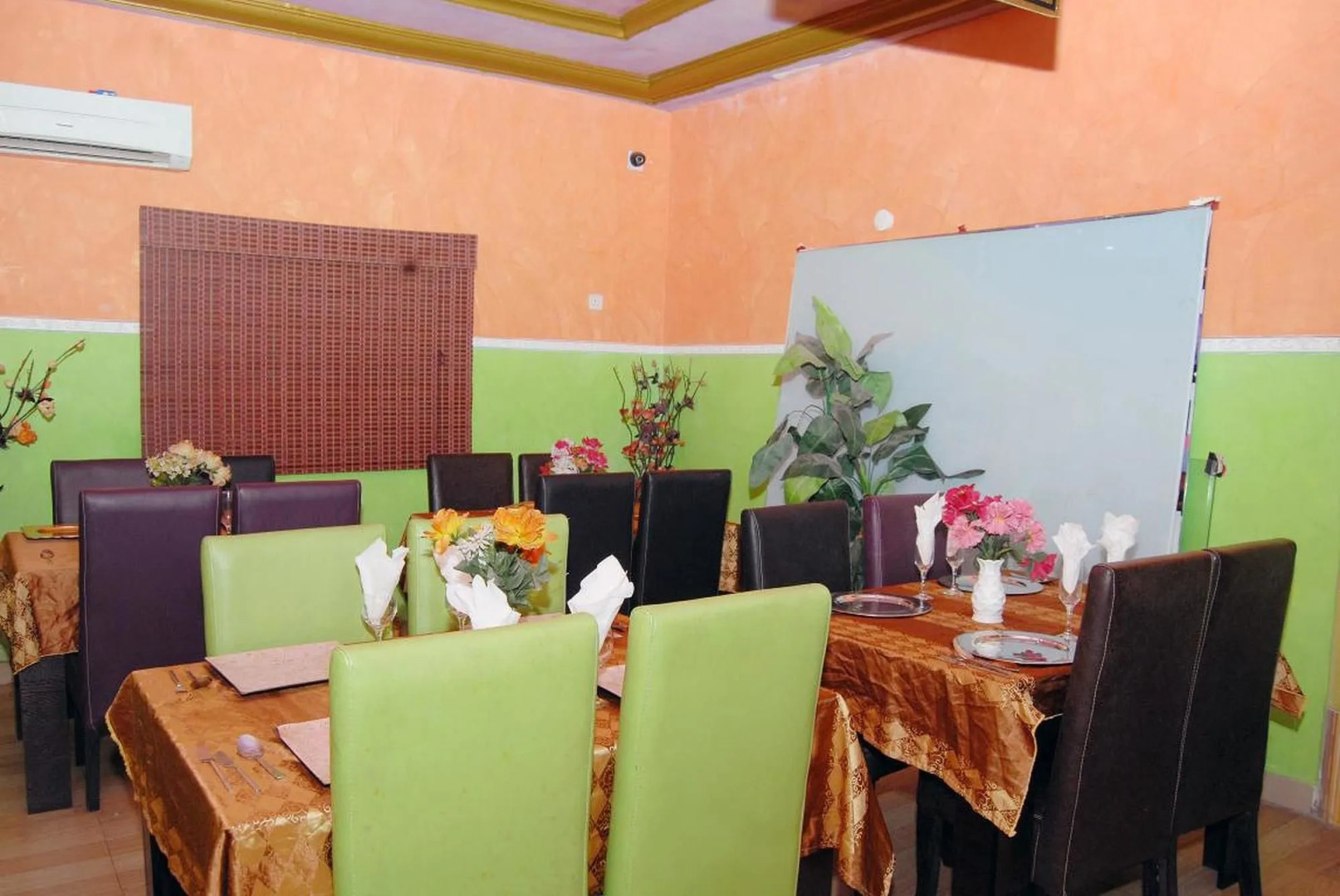 Royal Park Hotel & Suites