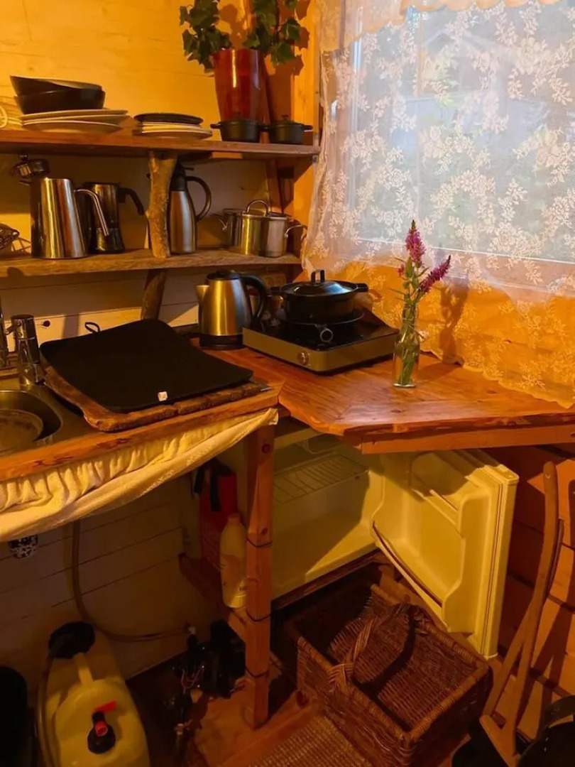 Romantic Cabin Right on the Lake With Fire Place