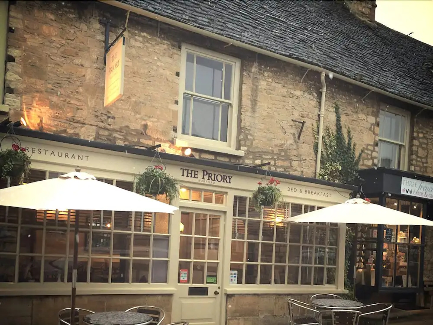 Priory Tearooms Burford With Rooms