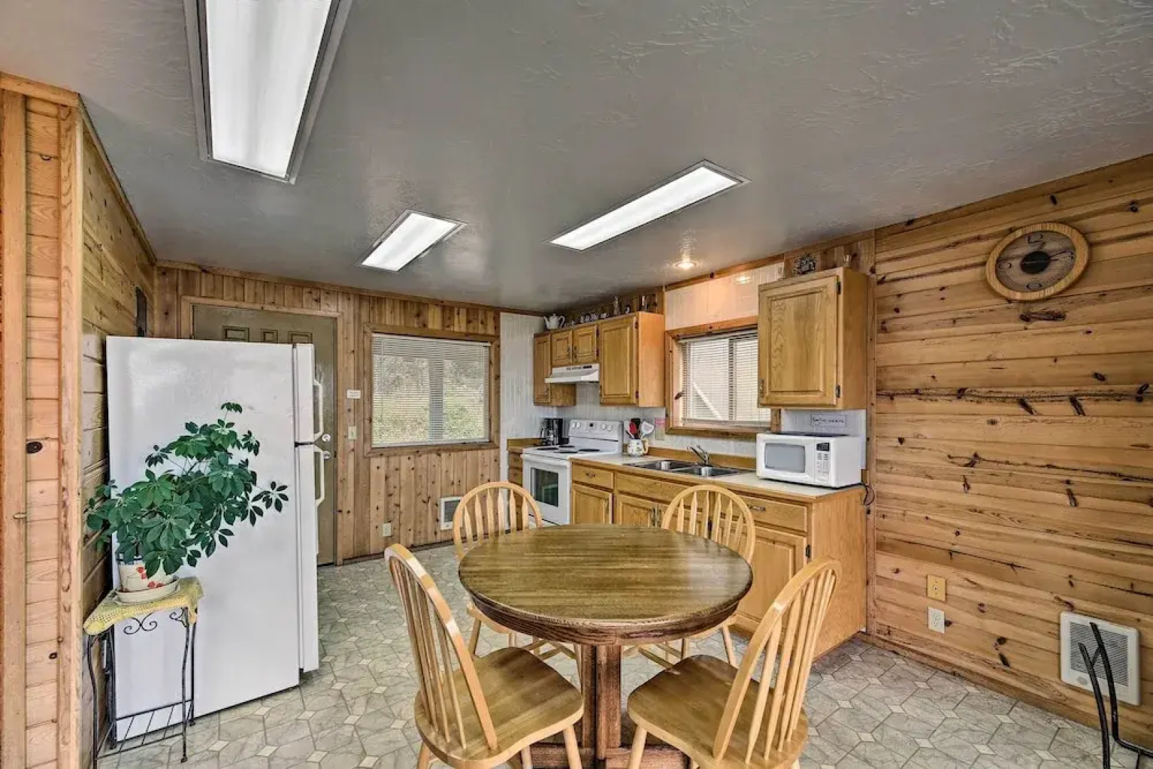 Sanderling Sea Cottages, Unit 3 w/ Private Balcony