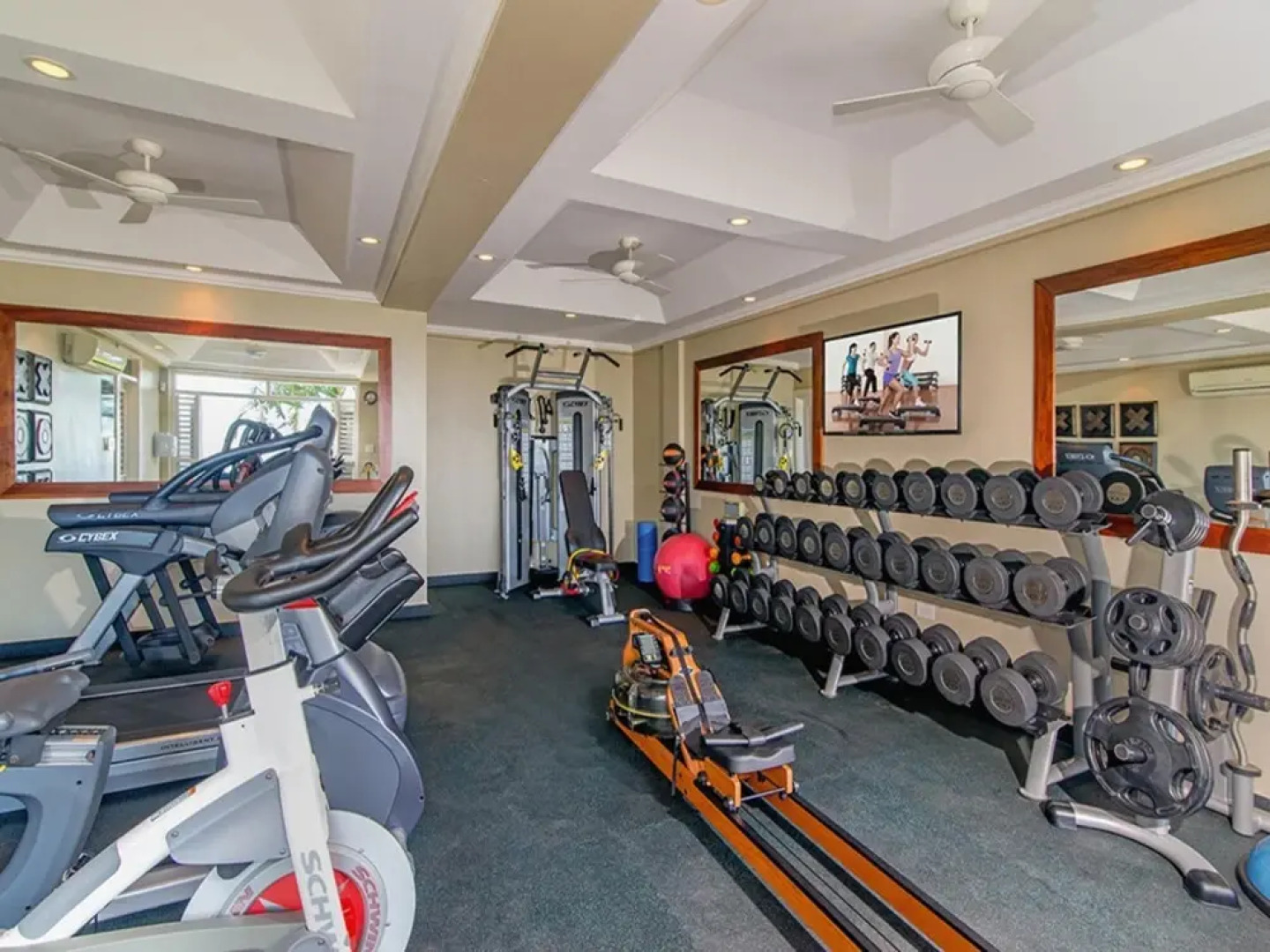 Sunny Vacation Villa 18