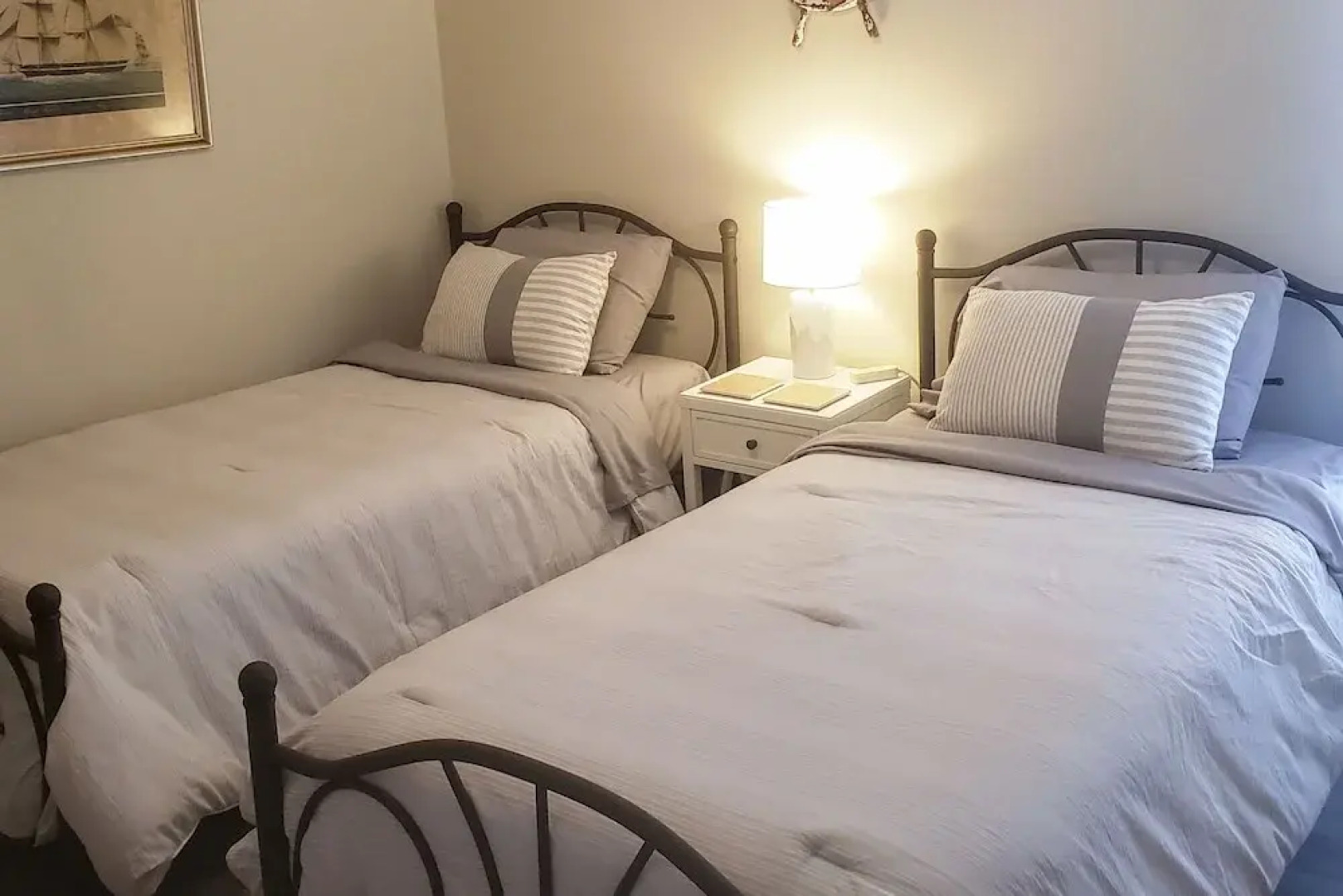 Airy Oceanfront Condo: Beach Views & Pool Access!