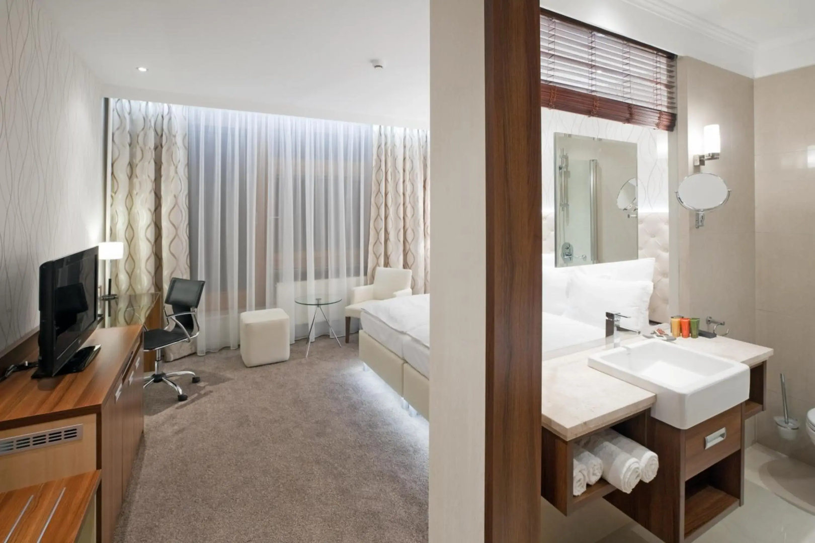 Pytloun City Boutique Self Check-in Hotel