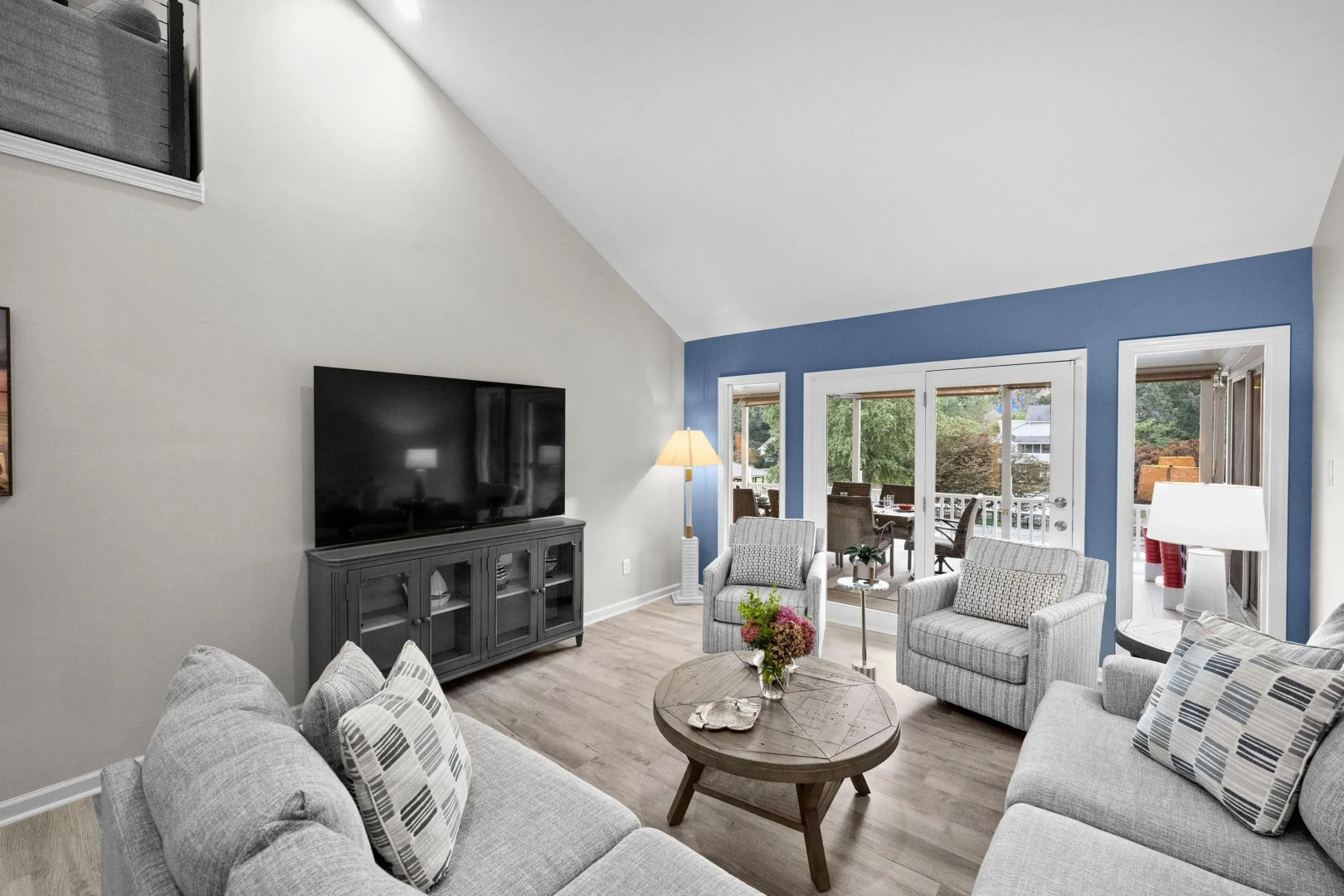 Sip, Sip Away by Avantstay Pool + Hot Tub