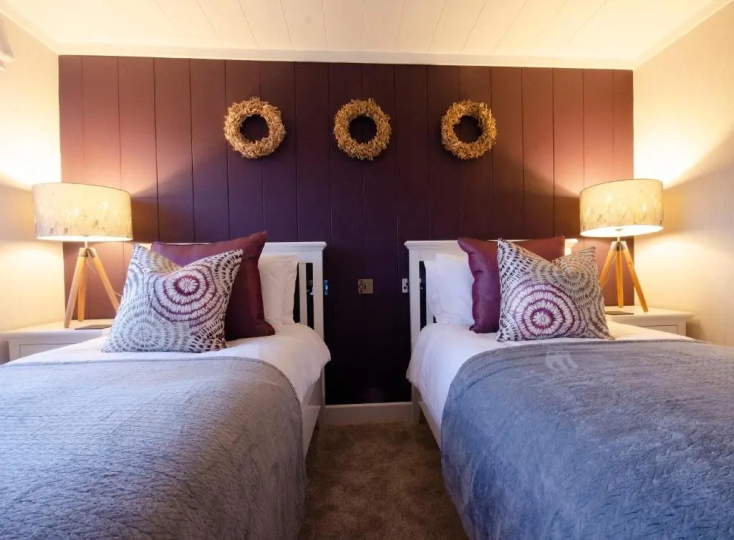 Hollicarrs - The Rushes