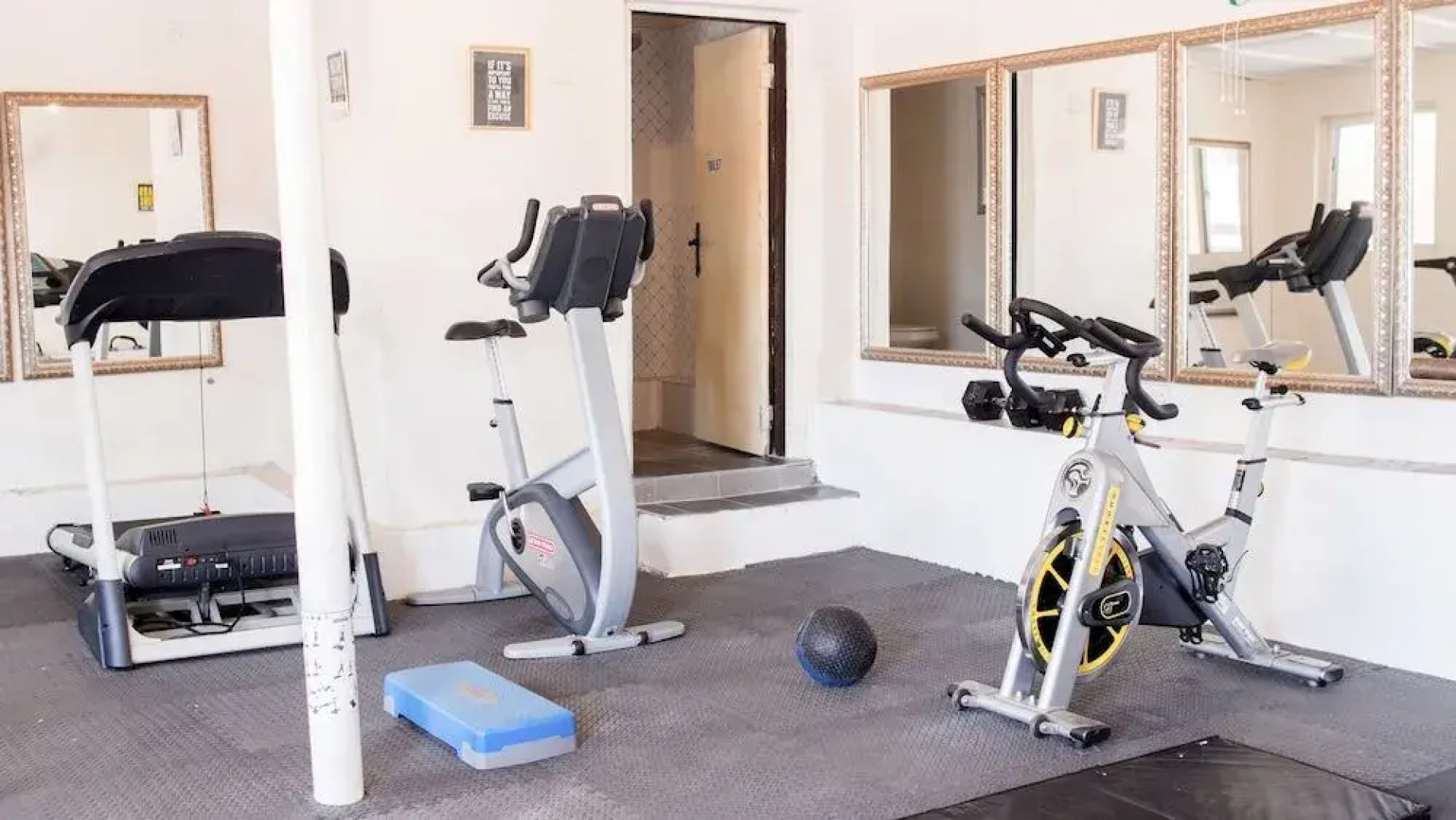 Jam Lodge Hotel & Suites