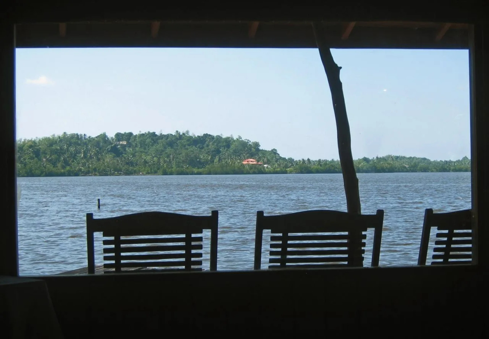 Shiny Lakeside Resort