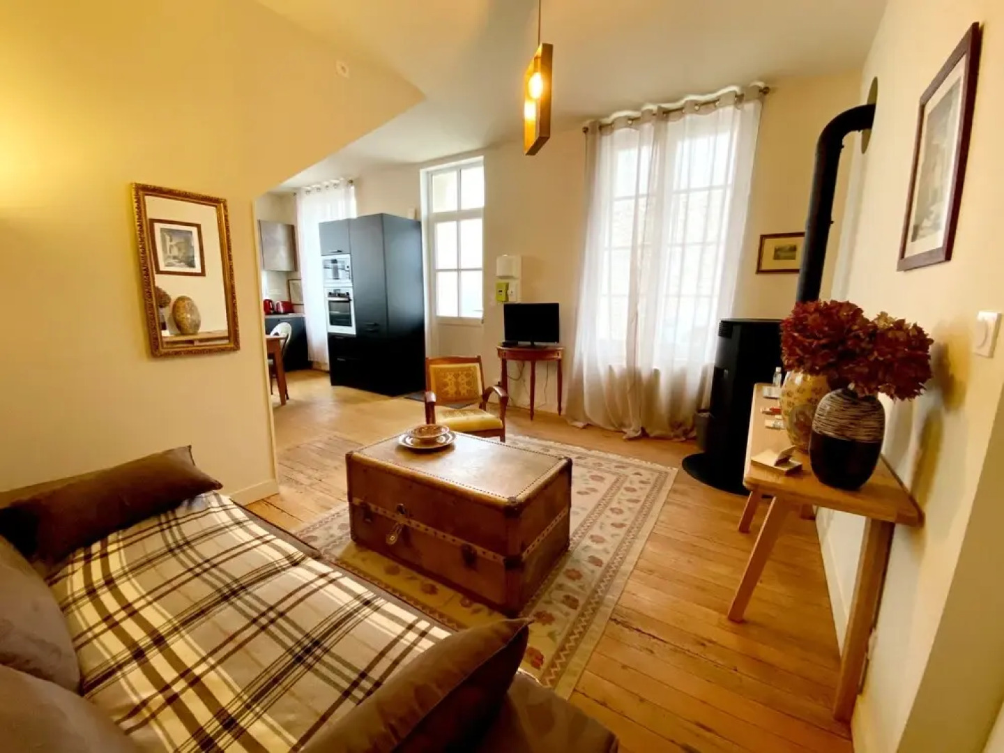 Chaleureuse Maison Avec Grande Terrasse au Calme