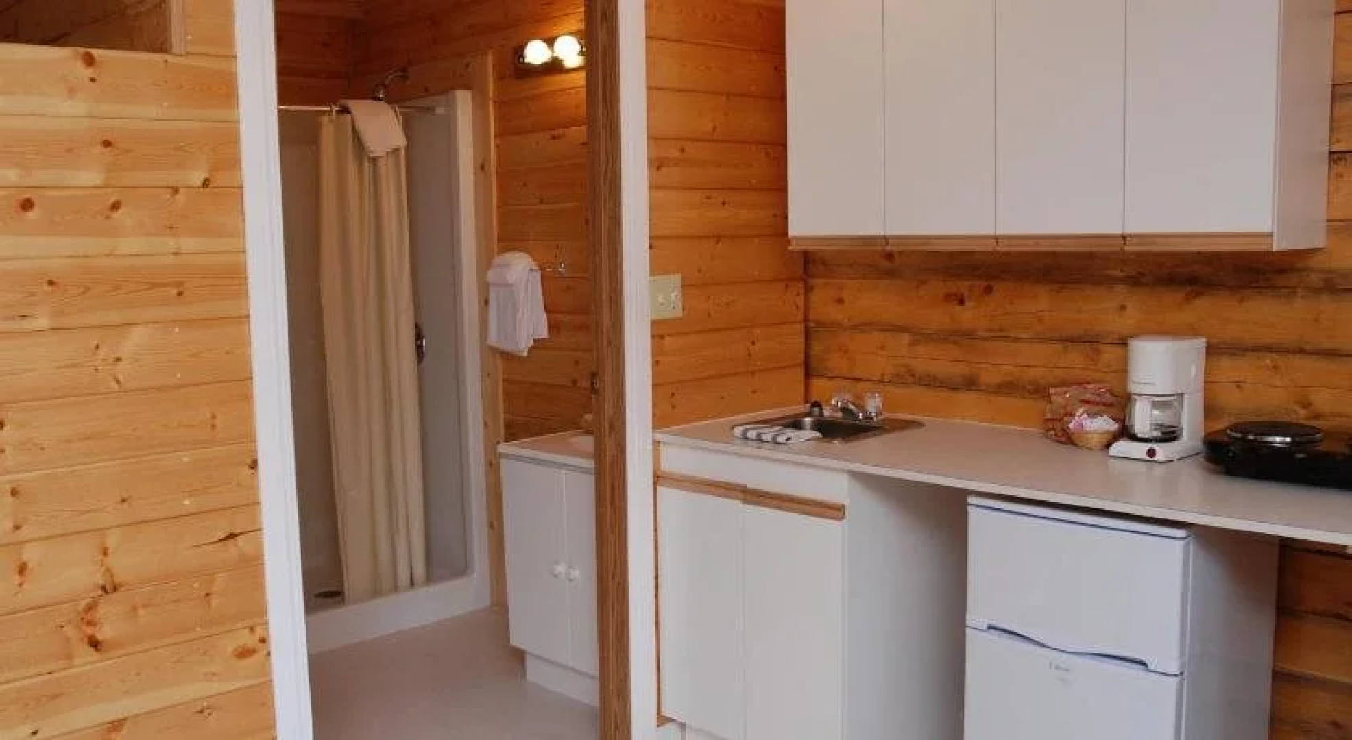 Triple J Hotel & Cabins