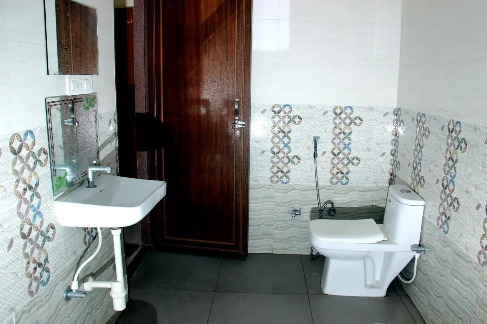 Capital O 82220 Athitya Resort