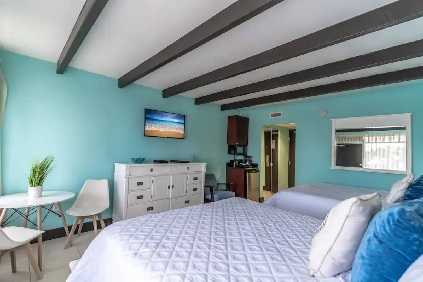 201 Little Harbor Inn