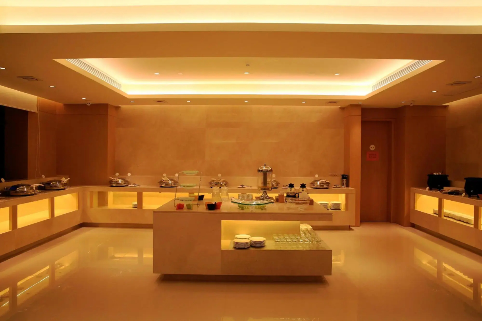 Ji Hotel (Zhenjiang Railway Station South Square)