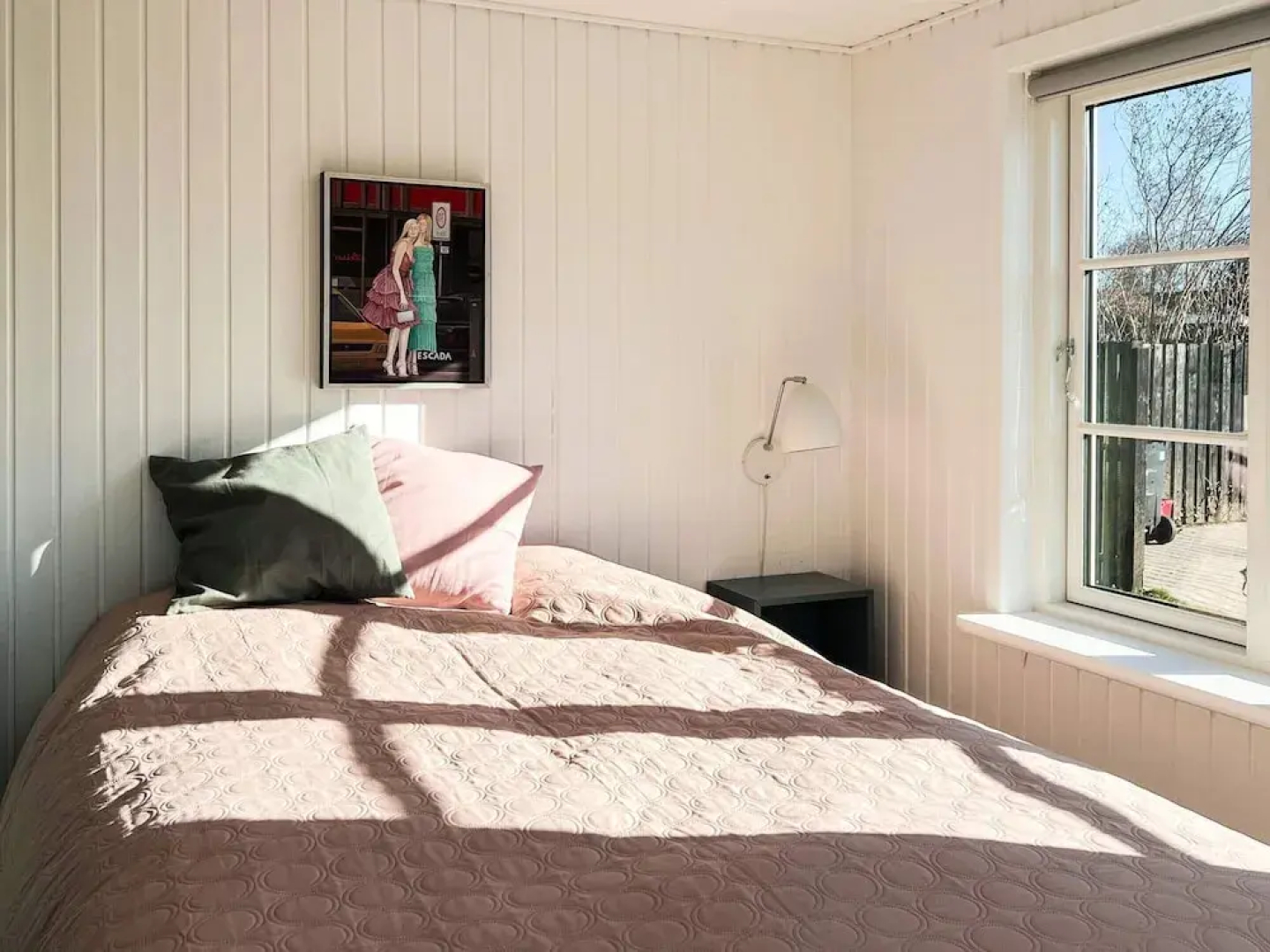 Cozy Summer House Near Ore Strand