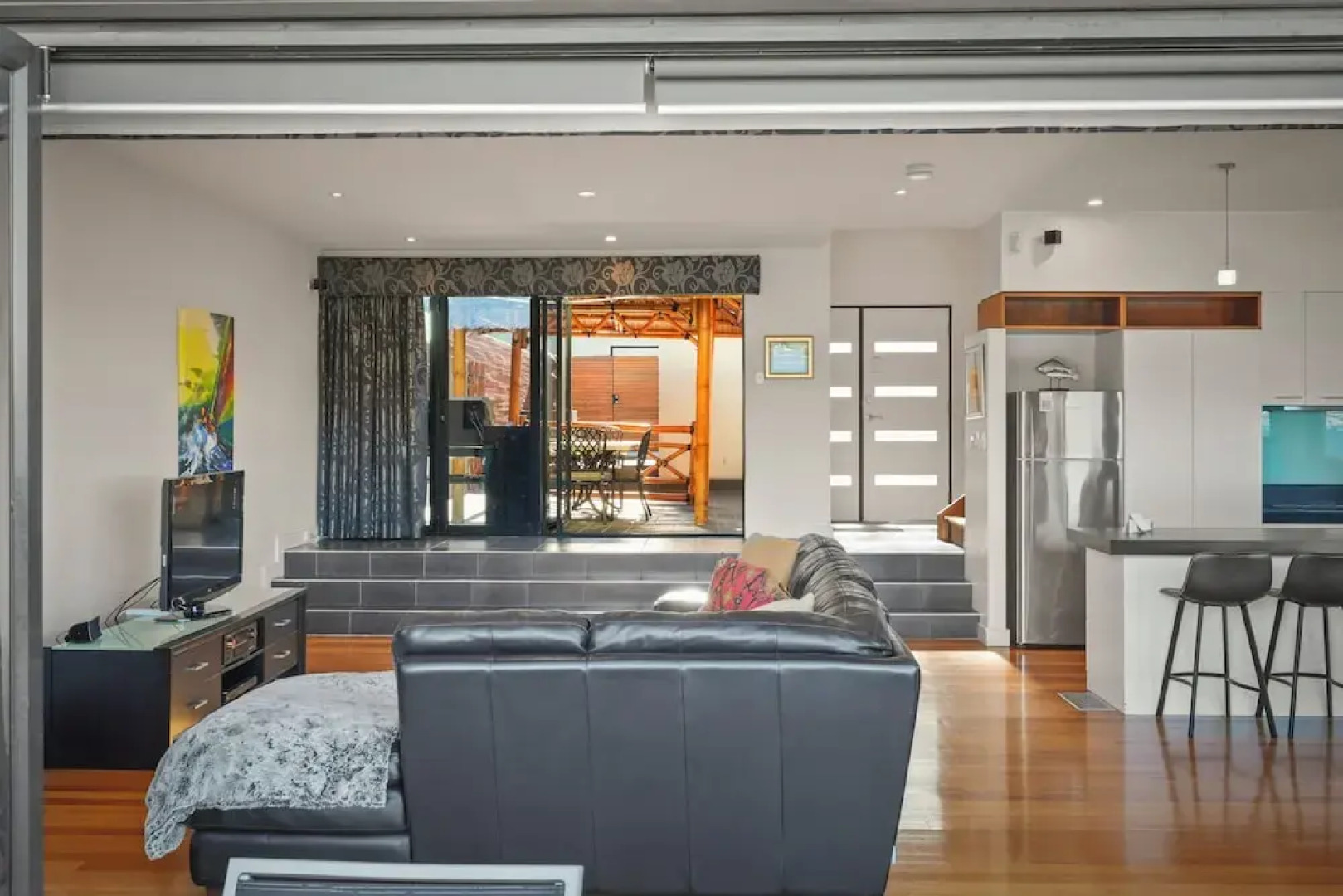 Waterfront Home - Gorgeous Views - 2 Bed