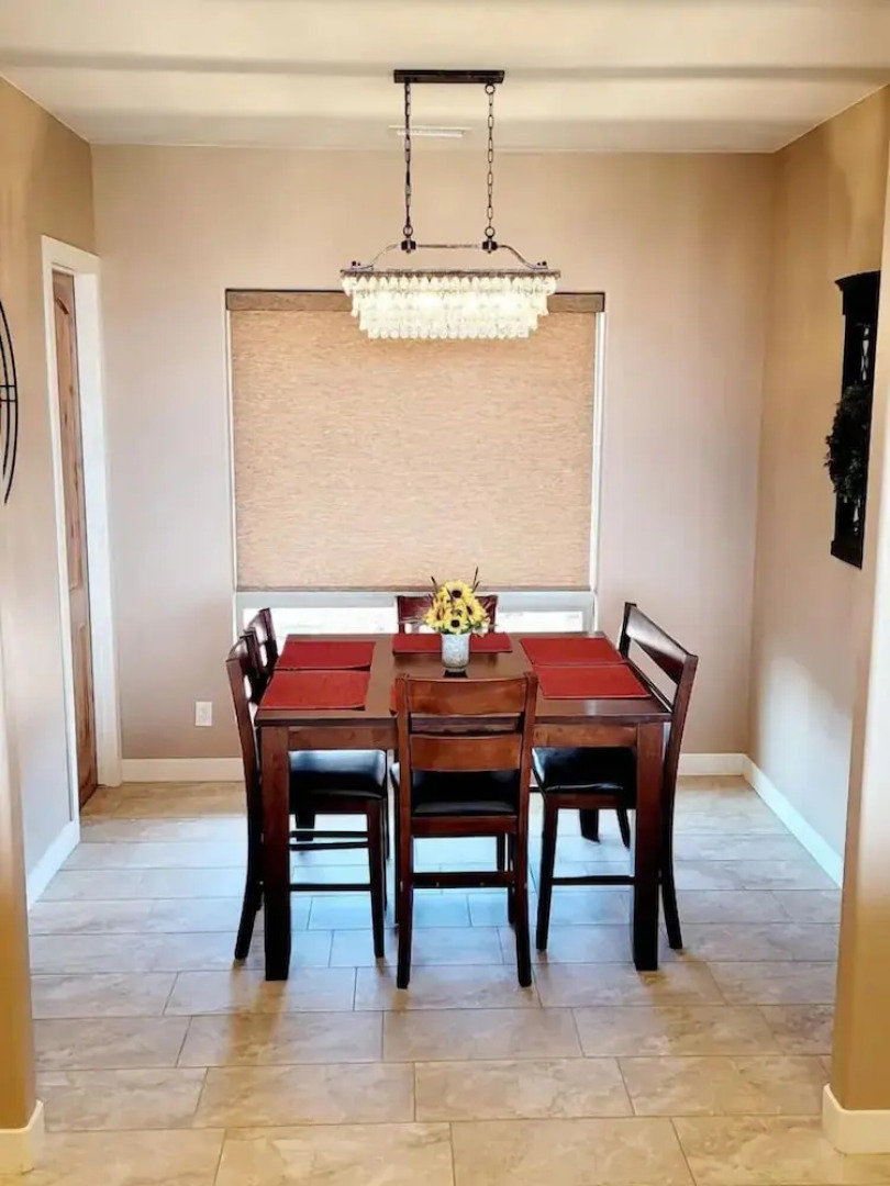 Beautiful Home with Incredible Red Rock Views With Outdoor Fire Pit