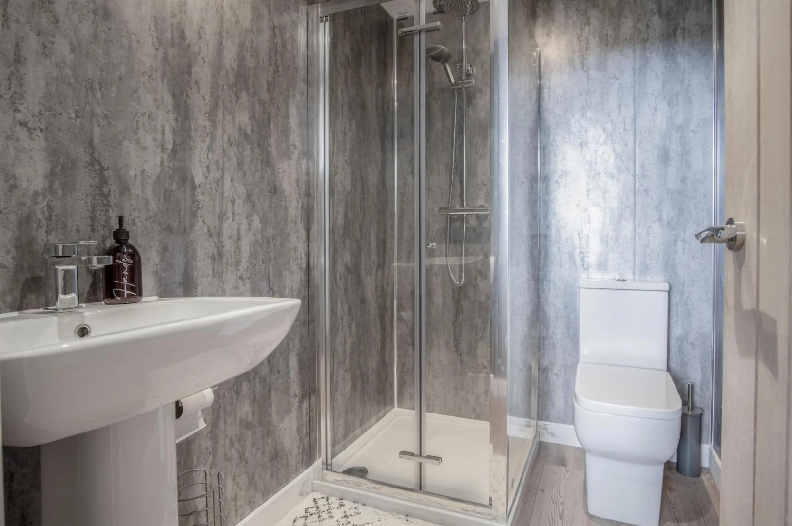 Cabin In The Woods - 1 Bed - Kilgetty