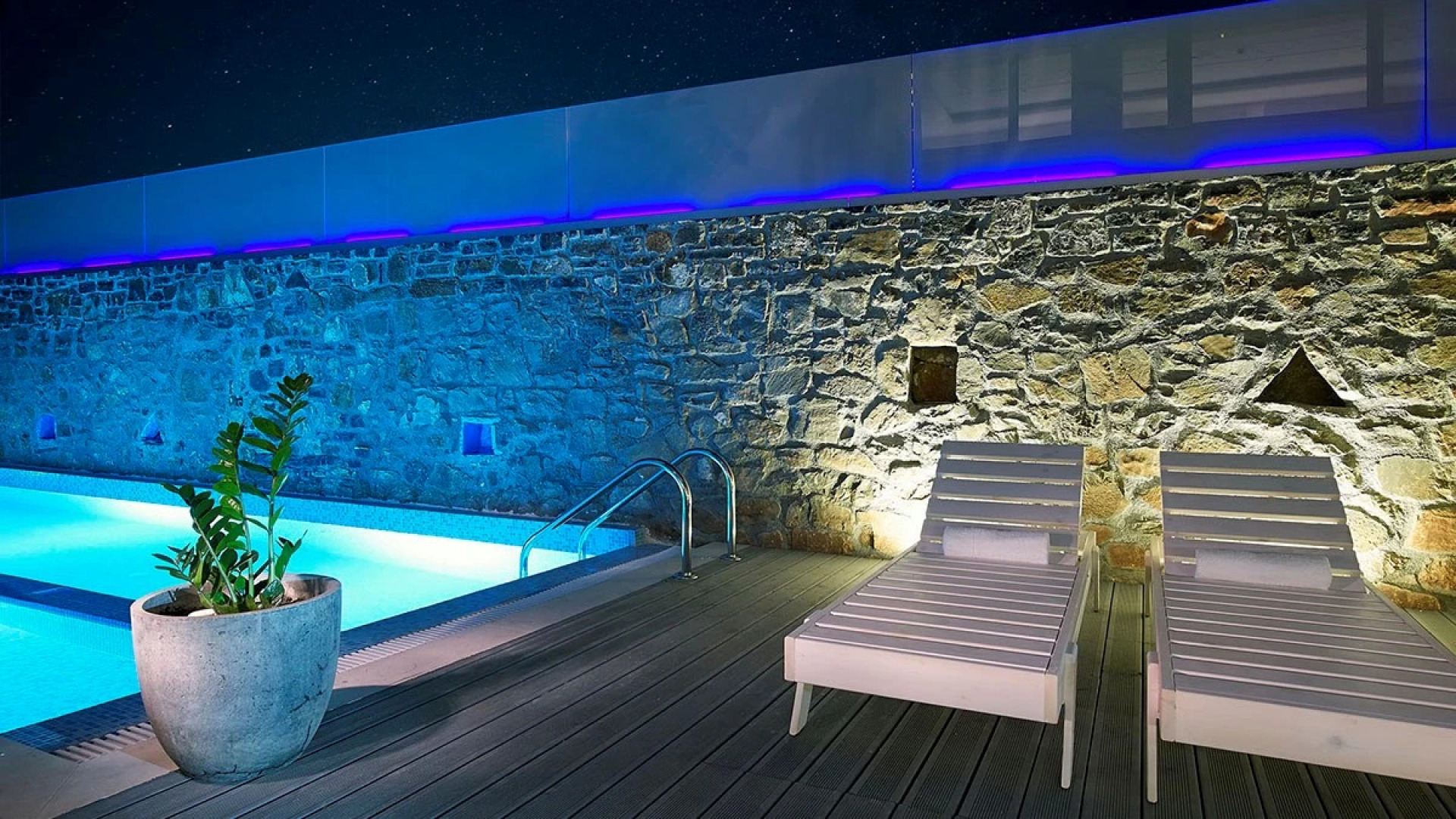 Отель Mistral Bay