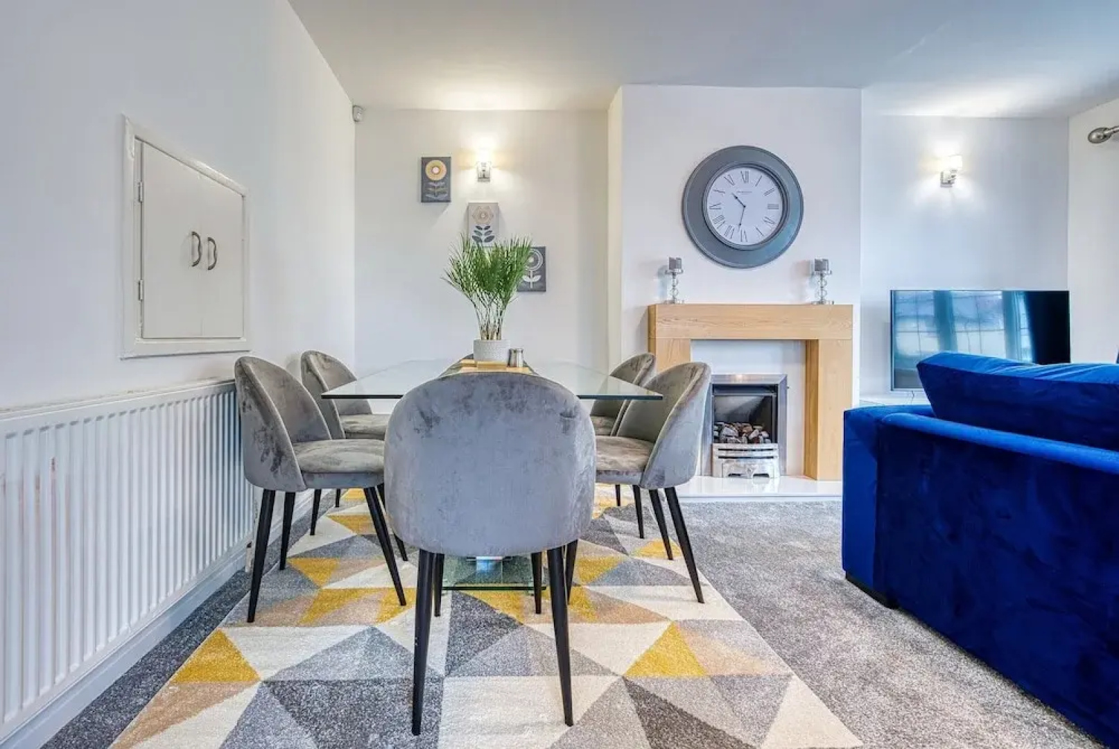 Modern 3 Bedroom 2 Bath Hse with Parking