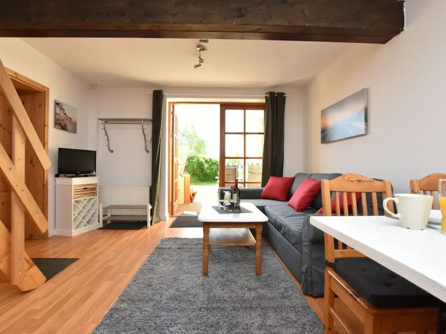 Spacious Apartment in Stove with Waterfront
